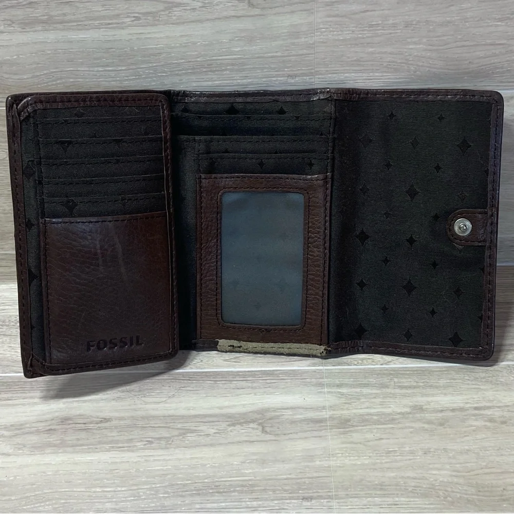 FOSSIL / Ladies Brown Leather and Tan Metallic Tri Fold Wallet